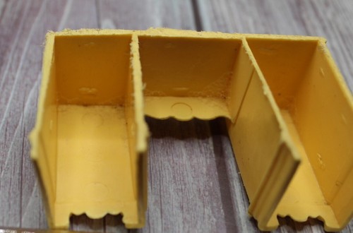 Vintage Puppenstubenmöbel Kunststoff gelb Wohnzimmersessel, Schrank, Schreibtisch Marx - Bild 6 von 6
