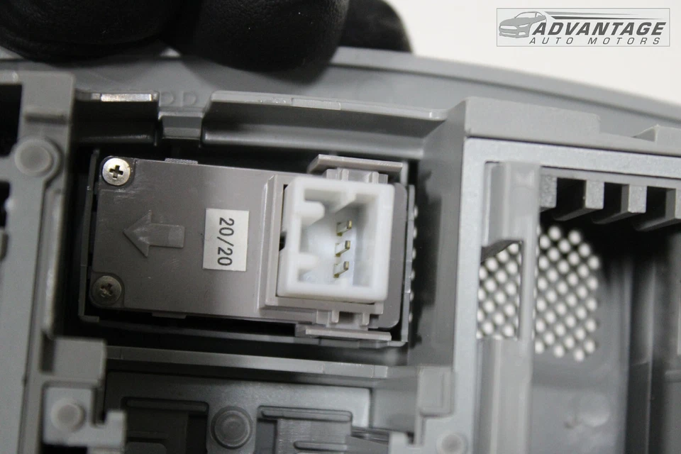 11-23 MITSUBISHI OUTLANDER SPORT FRONT ROOF OVERHEAD INTERIOR DOME LIGHT OEM - Image 4 of 4