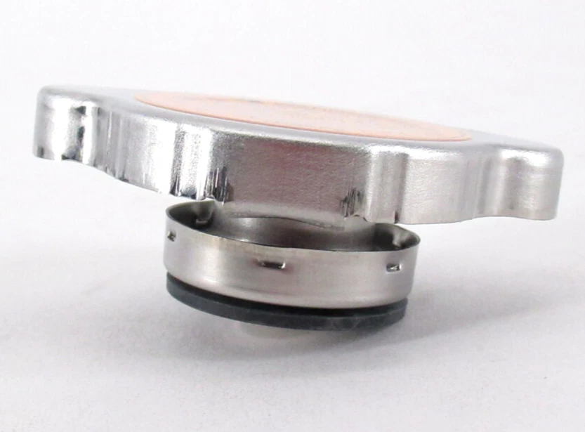 Tampa de radiador original do fabricante Subaru 45137AE003 - Imagem 3 de 4