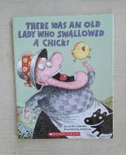There Was an Old Lady Who Swallowed a Chick! by Lucille Colandro (Paperback)
