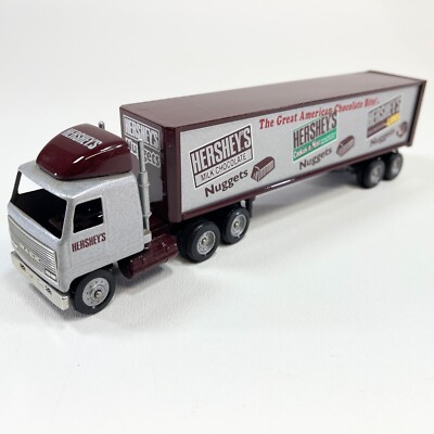 Hershey Chocolate Nuggets Milk  Almonds Candy '92 Winross Diecast Mack Truck