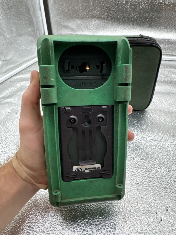 Multímetro digital Greenlee DM-820 AC/DC CAP con cables y estuche True RMS DMM. 24 Foto 3 de 4