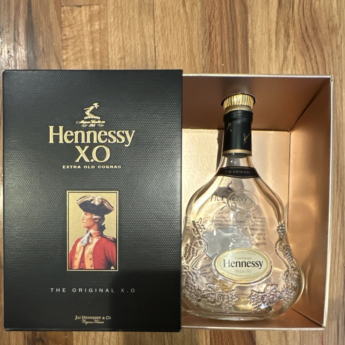 Preços baixos em Garrafa Vazia de hennessy | eBay