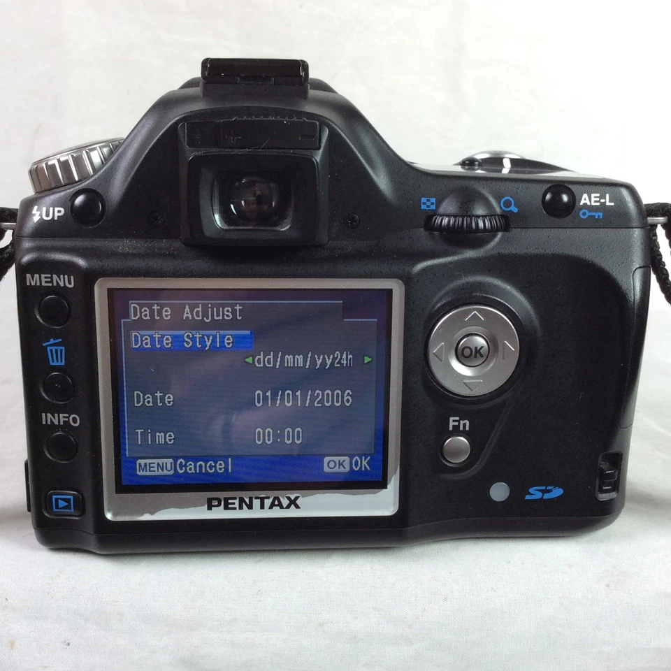 Pentax ist D L2 SLR Black Digital Camera with 28-80mm Lens and Camera Bag - Image 4 of 4