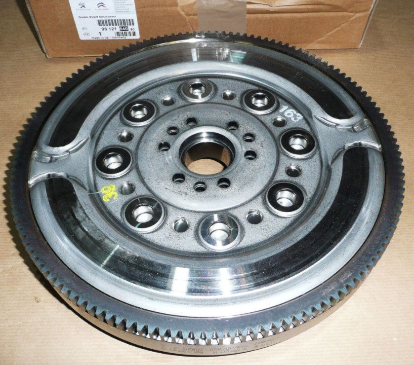 Volant moteur bimasse PSA 9812184080 d'origine pour Citroën C4 et DS3 1.6 HDi