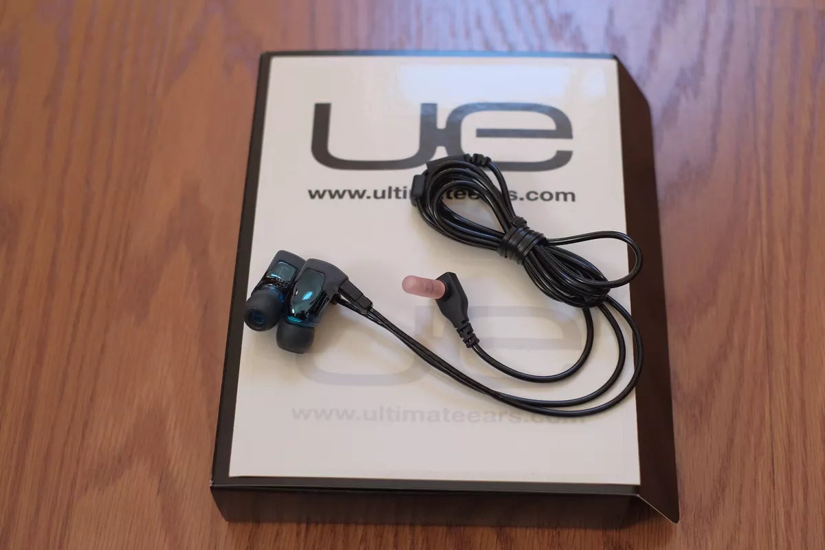 Ultimate Ears TripleFi 10 vi Noise Isolating Earphones w/ Microphone IEM