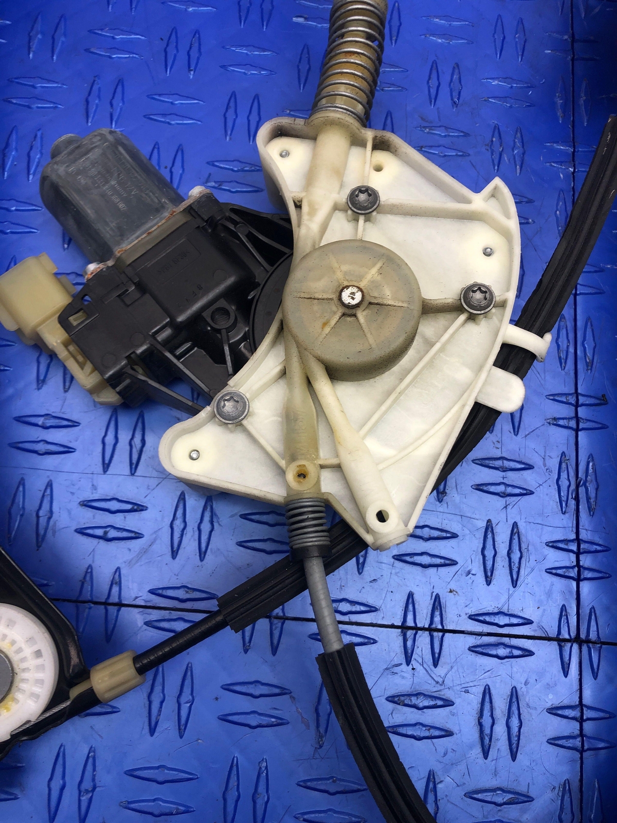2014 - 2019 MASERATI GHIBLI M157 RIGHT REAR DOOR WINDOW REGULATOR W/MOTOR OEM