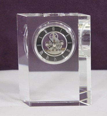 Rhombus Tisch Bleikristall Uhr mit vergoldetem Uhrwerk von David Peterson