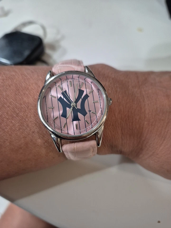 2007 NY YANKEES Game Time LADIES MLB PINK WATCH MLB NEW AND WORKING - Image 4 of 4