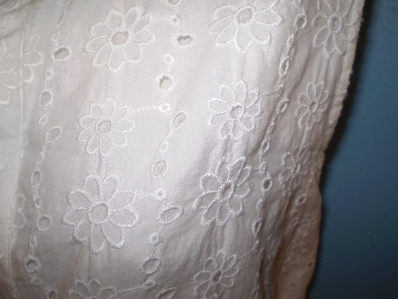 VINEYARD VINES WHITE SLEEVLESS COLLARED EYELET DR… - image 4