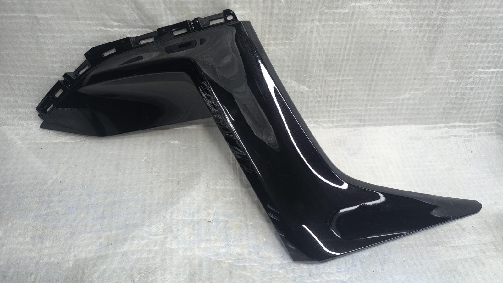 Fianchetto Laterale inf. sx Yamaha xmax  125-250-300  Dal 2023  Nero Lucido