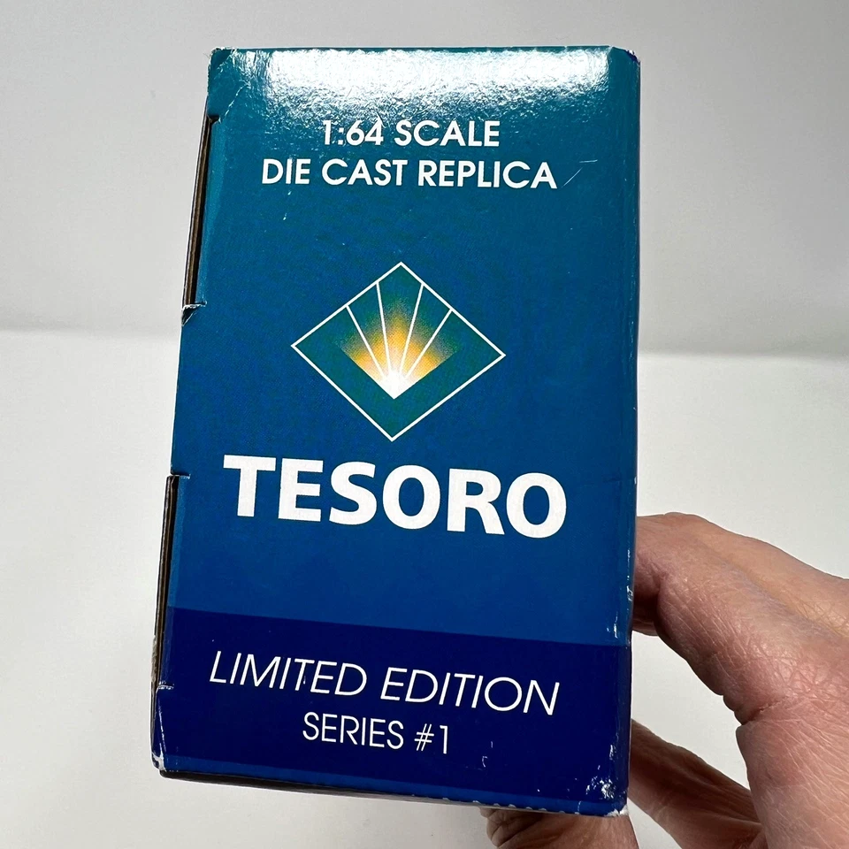 Ertl Collectibles Tesoro Tanker escala 1:64 fundido a presión edición limitada nuevo Foto 3 de 4