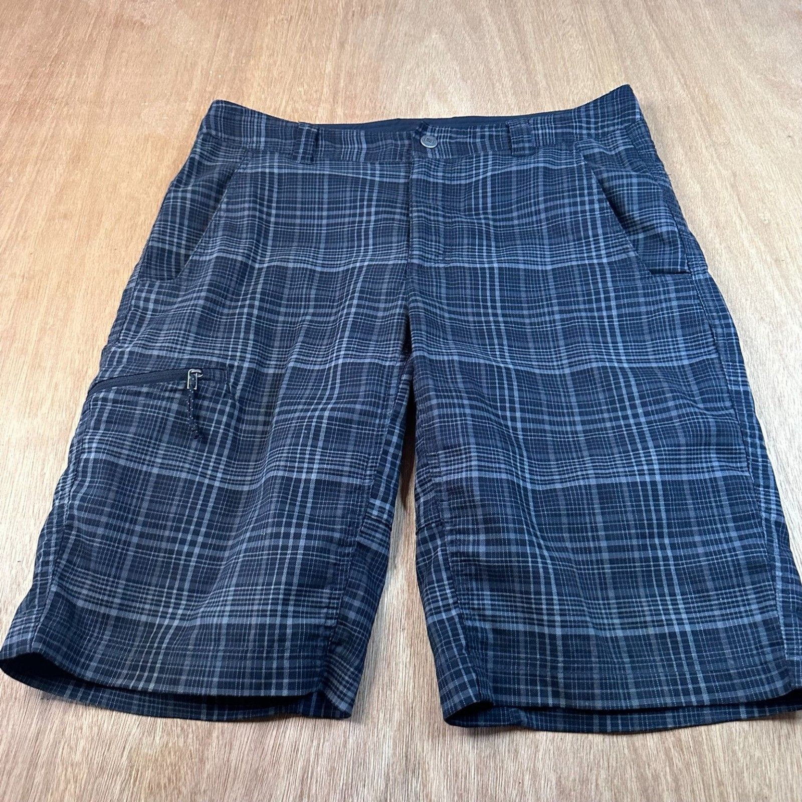 Columbia Omni Wick Shorts Mens 32 Blue Plaid Cargo Golf Outdoor
