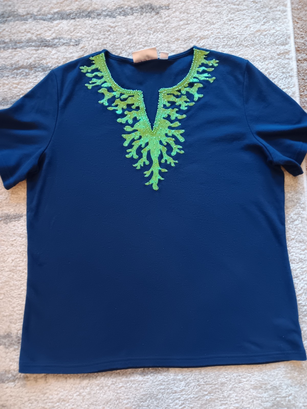Quacker Factory Embellished Knit Top Women’s Medium – Navy Green Beaded V-Neck