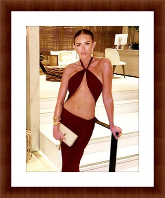 Paulina Gretzky 8.5 x 11 Candid Color Unframed Collectable Photograph