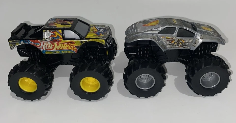 Mattel Hot Wheels Mini Monster Trucks Lote de 4 excavadoras de tumbas y Marvel Spider Man Foto 2 de 4