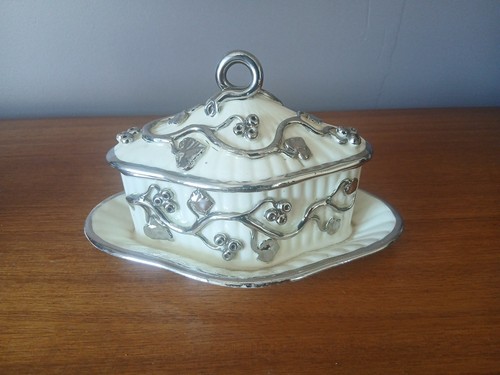ANCIEN POT EN FAIENCE DE