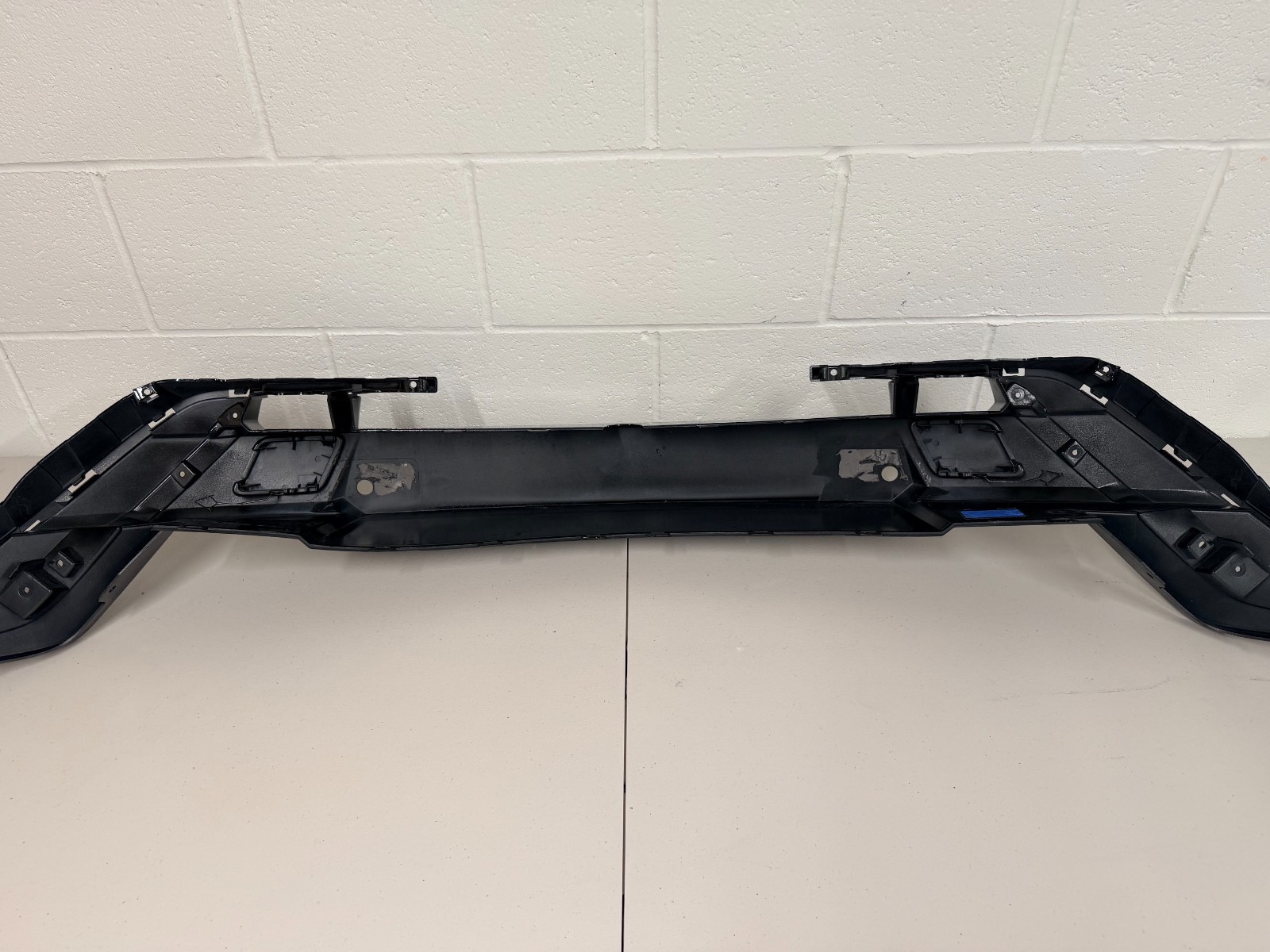 4ML807110FY9B LAMBORGHINI URUS 2019-2024 BUMPER COVER LOWER USED