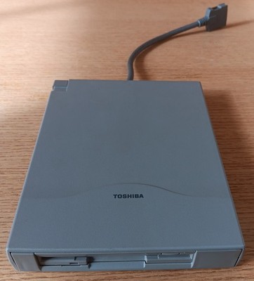 Toshiba FDD Attachment Case & External 3.5 Floppy Drive PA2611U Made in Japan