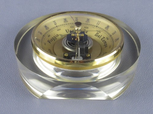 Vintage 1960s Brass And Acrylic Table Barometer - Picture 6 of 9