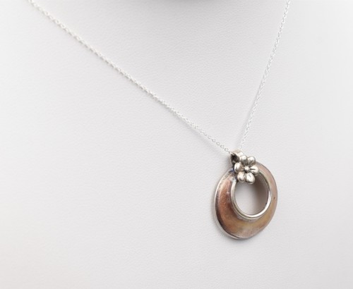 Sterling Silver 18" Open Circle Necklace with Light Enamel & Flower Pendant - Picture 4 of 12