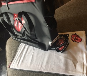 THE-ROLLING-STONES-2019-NO-FILTER-TOUR-VIP-MERCH-PACKAGE-TOTE-BAG-BADGE-amp-PHOTOS