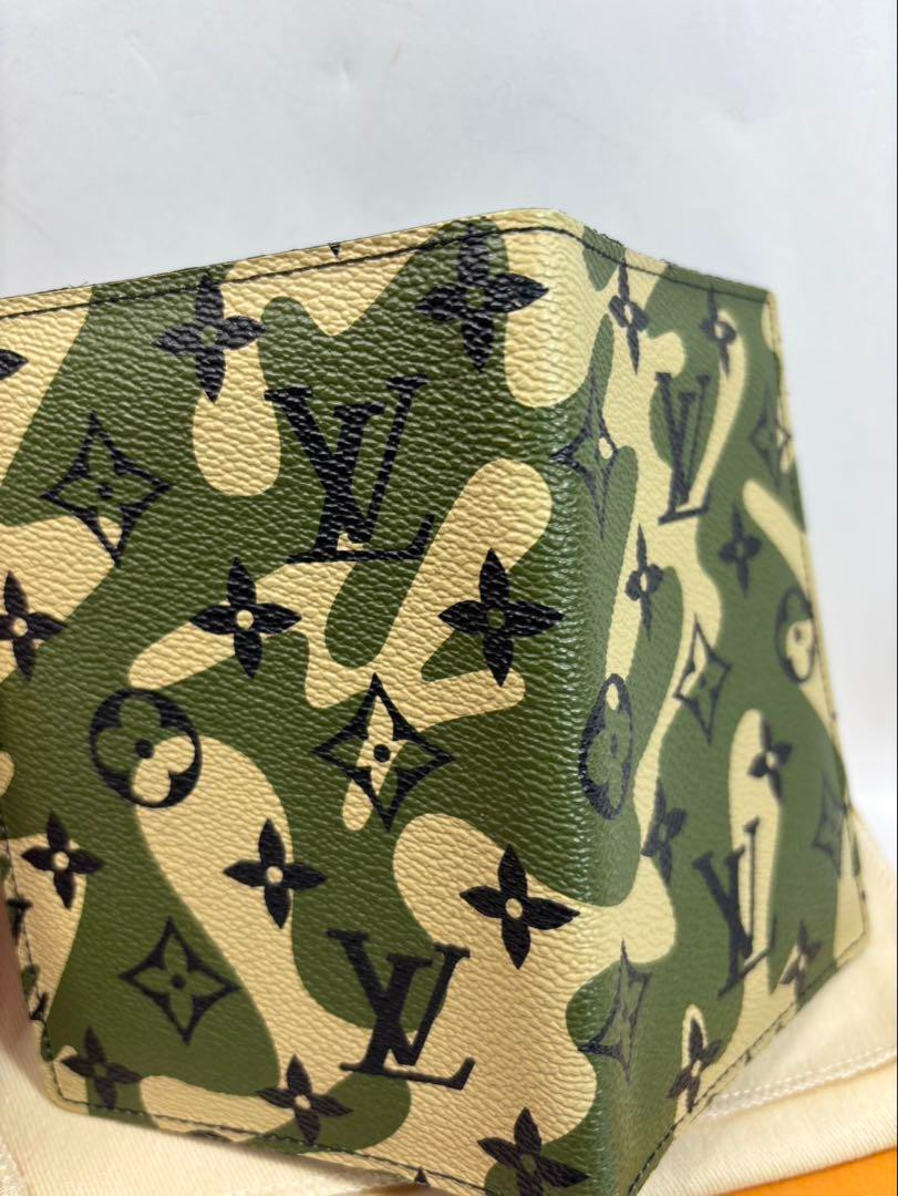 LOUIS VUITTON x Takashi Murakam M58027 Monogramouflage Passport Case Authentic image 7