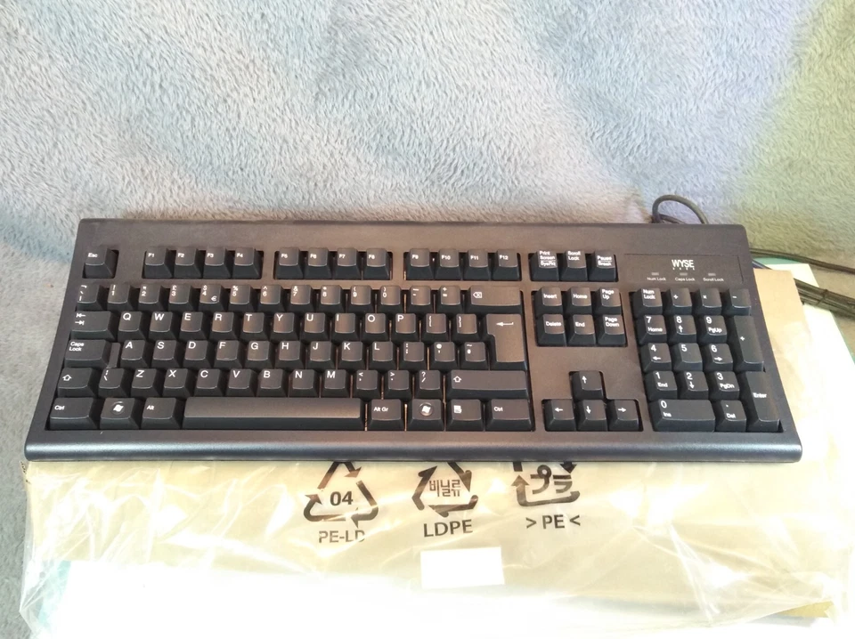 Wyse Wired Keyboard PS2 Port English QWERTY Layout 770413-02L New Box Worn - Image 2 of 4
