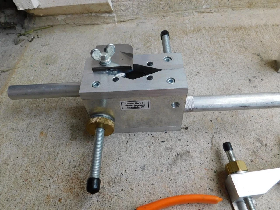 KIT DE PREPARACIÓN DE CABLES SISTEMAS DE VELOCIDAD CPK-11 PARA CABLES DE ALTA TENSIÓN RANGO OD 1-3/4" - 3" Foto 4 de 4