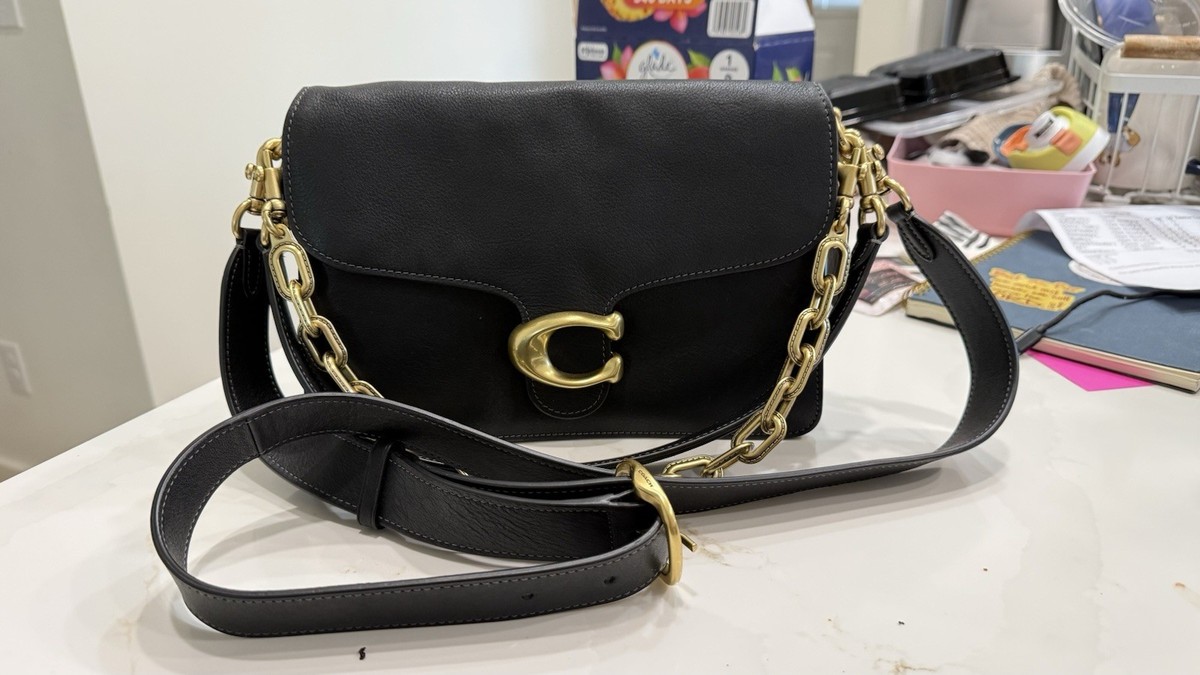 COACH ショルダーバッグ ブラック ゴールドチェーン Coach Black Shoulder Bag Gold Chain Magnetic Zip Adjustable Strap