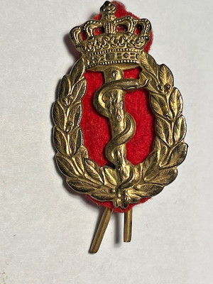 The Finnish Defence Forces Medical Corps badge facing right.Orig.