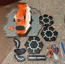 Hexbug Nano Glow in the Dark Habitat Set with 4 Hexbugs & Extra Pieces Included