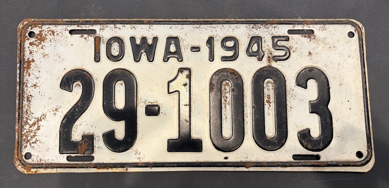 1945 Iowa Passenger License Plate