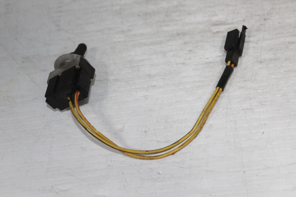 1989 YAMAHA OVATION LE OEM SWITCH 8BE-82917-00-00 - Изображение 3 из 4