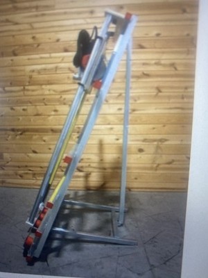 Milwaukee panel saw an excellent condition has extenders so can easily cut 8  ￼