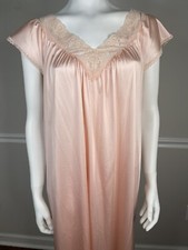 Vtg Womens Medium Vanity fair prairie cottagecore lace nylon Chemise nightgown