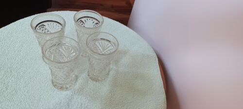 Vintage moulded glass small vases, very 1970's, nice windowsill item - Picture 2 of 3