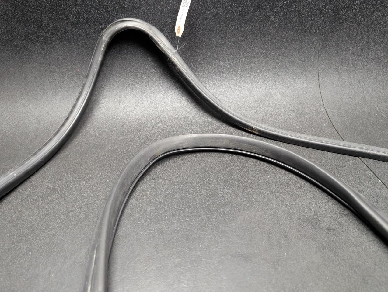 Front Left Door Weatherstrip 1984 Rolls-Royce Silver Spirit 1981 - 1988