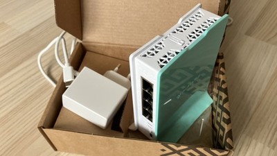 MikroTik hAP ax lite, 1 GHz CPU, 256 MB RAM, 4x Gbit LAN, 2,4 GHz WLAN