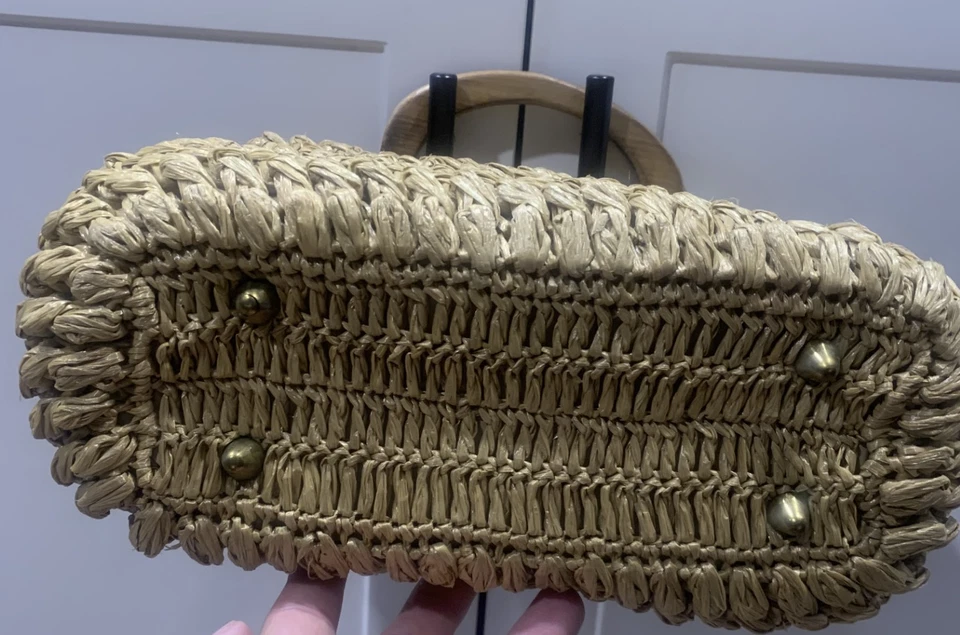 VTG GAYMODE WOVEN BASKET HANDBAG PURSE STRAW WOOD HANDLE GOLD METAL CLASP 8x13x5 - Image 4 of 4