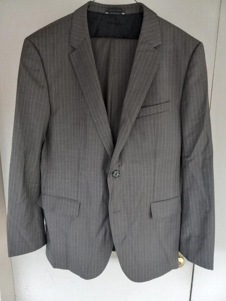 HUGO BOSS Medium Gray with Pinstripes sz. 44 R Men's suit lightly worn - Image 2 of 4