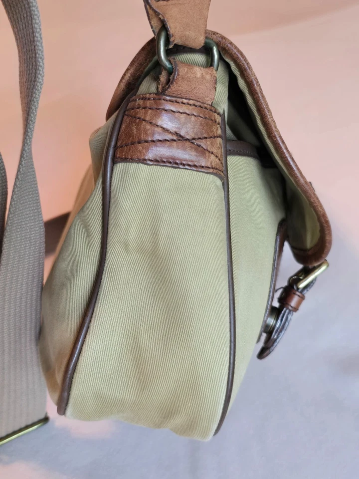 Bandolera bandolera vintage de tela Guess con ribete de cuero Foto 3 de 4