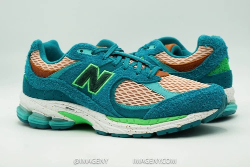 NEW BALANCE 2002R USED SIZE 9.5 SALEHE BEMBURY WATER BE THE GUIDE ML2002RJ
