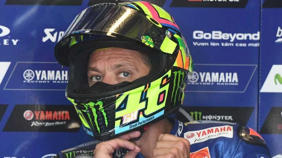 MINICHAMPS VALENTINO ROSSI MODELLINO DIECAST CASCO AGV 1/8 YAMAHA M1 MOTOGP 2016 - Immagine 2 di 3