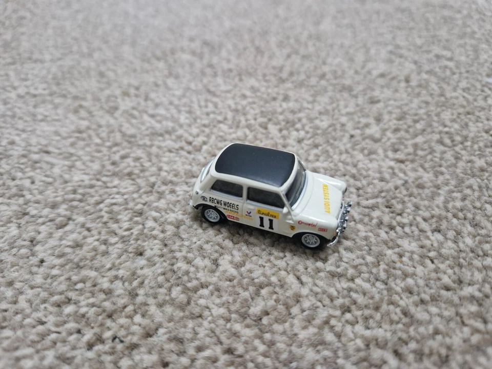 1/72 CARARAMA CLASSIC - MINI COOPER MONTE CARLO RALLY #11 DIECAST MODEL CAR - Image 2 of 2