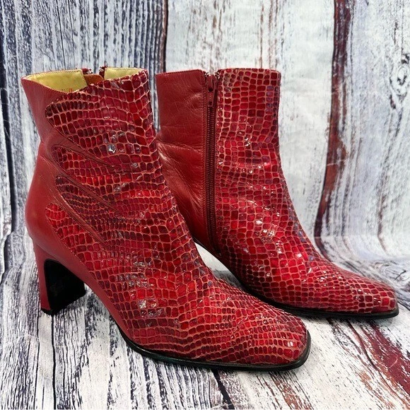 Botas de salto quadrado vintage anos 90 Bellini couro em relevo cobra vermelha - Imagem 2 de 4