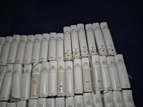 56 x Official Nintendo Wii Remotes Job Lot Spares Repairs Untested - Picture 8 of 10