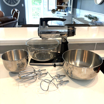 VTG Sunbeam Mixmaster Deluxe 1-8B 12 Speed 2-In-1 Stand Mixer - Chrome / black