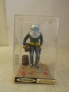 1969 Metaframe Aquascrapers Aquarium Deep Sea Diver Figure