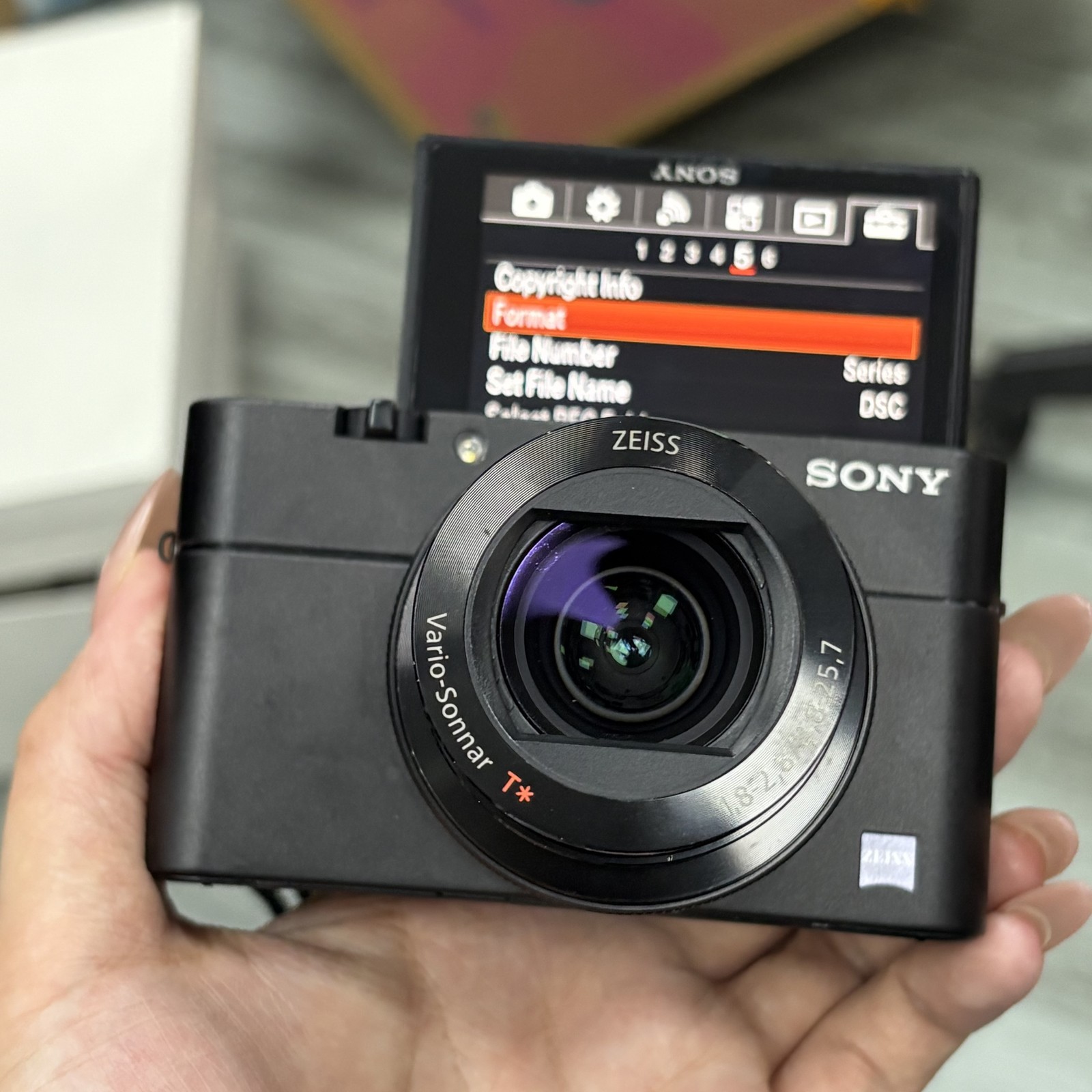 Sony Cyber-shot RX100 V DSC-RX100M5 20.1MP Digital Camera w/ Flip Screen Tested